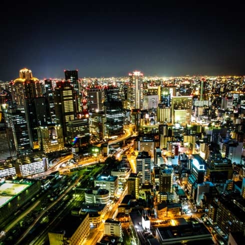 日本大阪，夜間的智慧城市